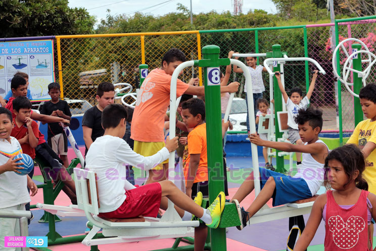 Inauguran hermoso parque en Monse&ntilde;or Lezcano